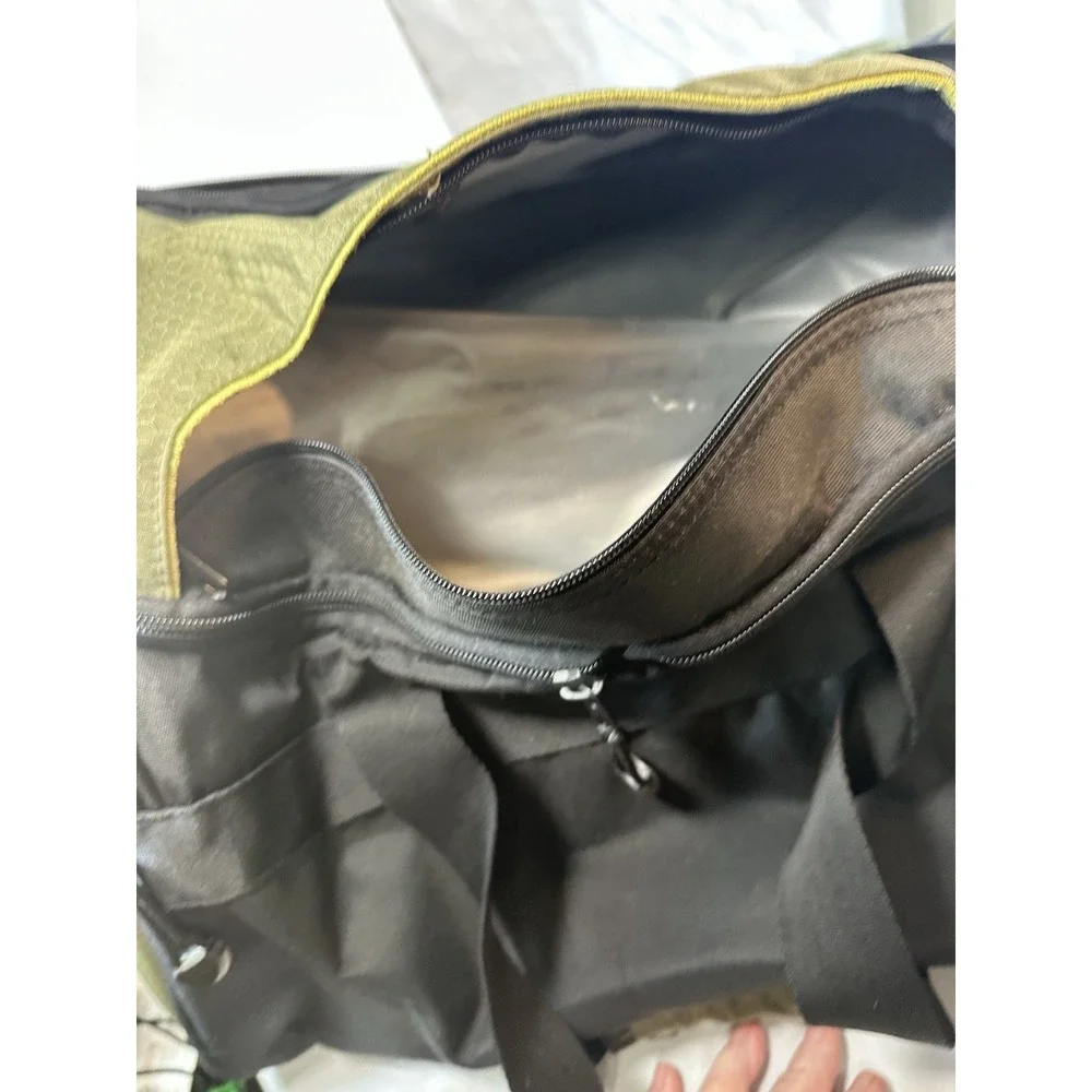Eddie Bauer Luggage Carry-on Duffle Gym Bag in Black & Green 19